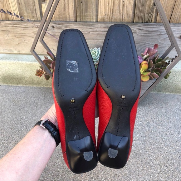 Prada Vintage Red Pebbled Leather Kitten Heel Loafers 39 Made in Italy - Picture 6 of 8